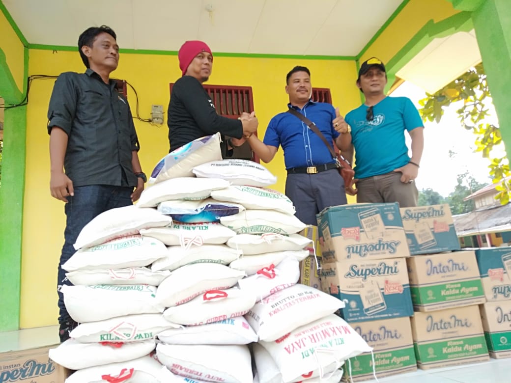 Sejumlah Aktivis Kemanusiaan Serahkan Bantuan Ke Kampung MATFA